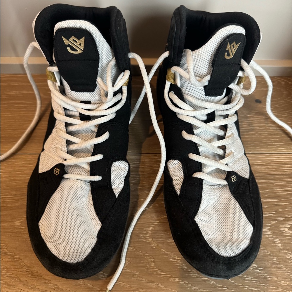 RUDIS Wrestling Shoe. Black & White. Great Condition.